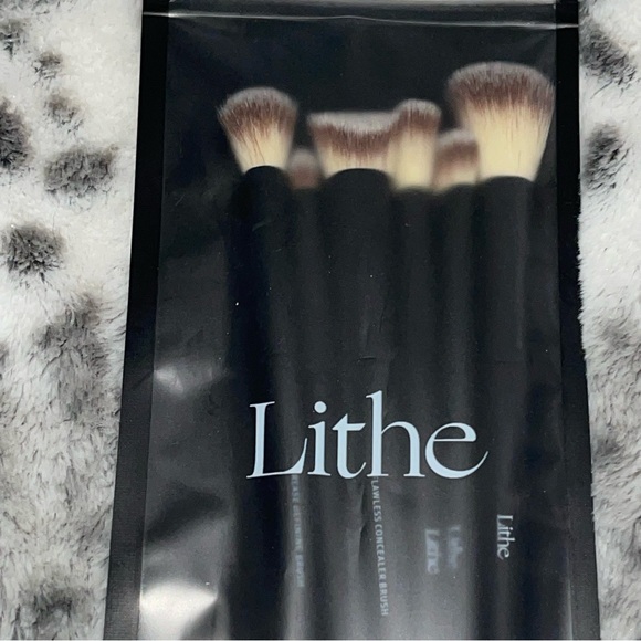 Lithe Beauty Makeup Set - Picture 2 of 6